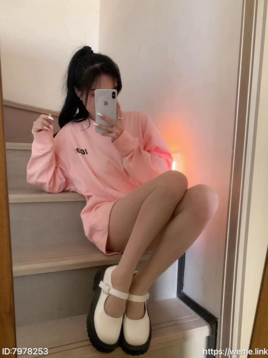 林崔崔私密图集合集【44张照片 6个视频】