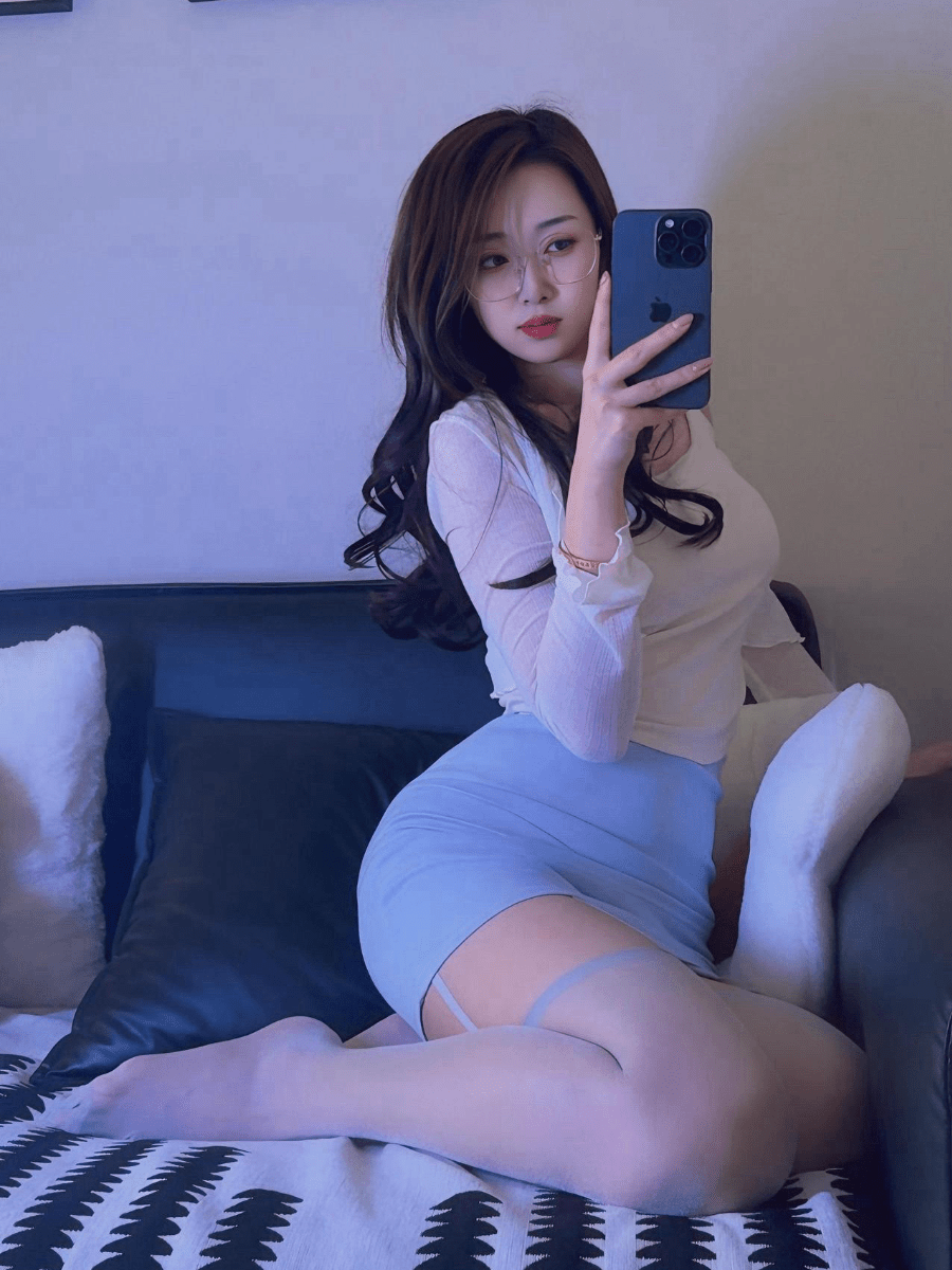 婷婷吖微密圈写真集：216张高清图片与6部视频作品