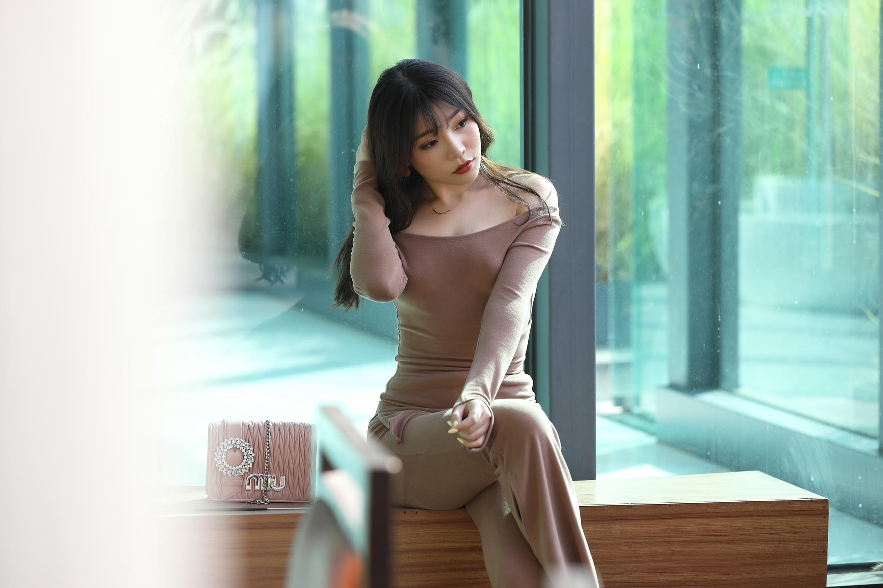 范家辉镜头下的芝芝Booty:火星红套装街拍写真大赏 3 3