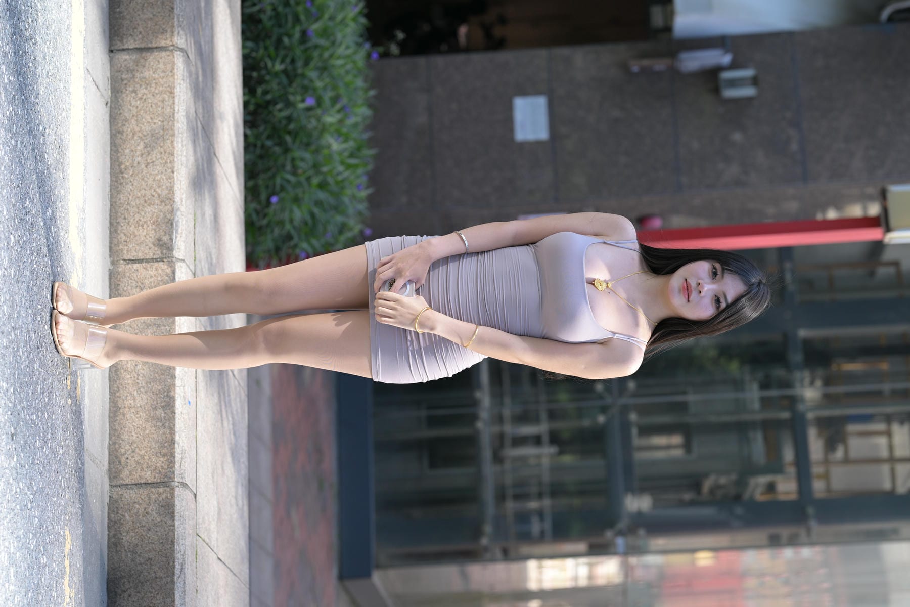 魔镜街拍：灰色包臀裙透明高跟转角写真 1000P+20.25GB大合集